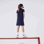 Lacoste שמלת פולו כותנה DZ4D0D3083 כחול כהה 166 בנות - Image 3
