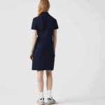 Lacoste שמלת פולו פיקה מכותנה מתיחה DZ4D0D2371 כחול כהה 166 נשים - Image 3