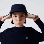 Lacoste שמלת צמר כותנה בגב קפלים DZ4D0D3287 כחול כהה 166 בנות - Image 4