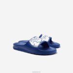 Lacoste שקופיות רצועת לוגו סינטטי קרוקו 2.0 DZ4D0D1898 כחול לבן 221 גברים - Image 2