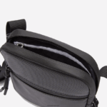 Lacoste שקית קנבס שטוחה קטנה מצופה lcst DZ4D0D2018 שחור 000 גברים - Image 6