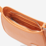 Lacoste תיק כתף מעור גרגיר לוחית מתכת DZ4D0D2855 poterie k20 נשים - Image 5