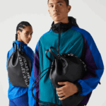 Lacoste תרמיל שטוח בקואורדינטות גיאוגרפיות בניגוד DZ4D0D2105 נואר בלאן 279 נשים