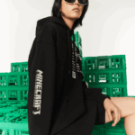 Lacoste live x minecraft שמלת קפוצ'ון פליסה אורגנית DZ4D0D2522 שחור 031 נשים - Image 7