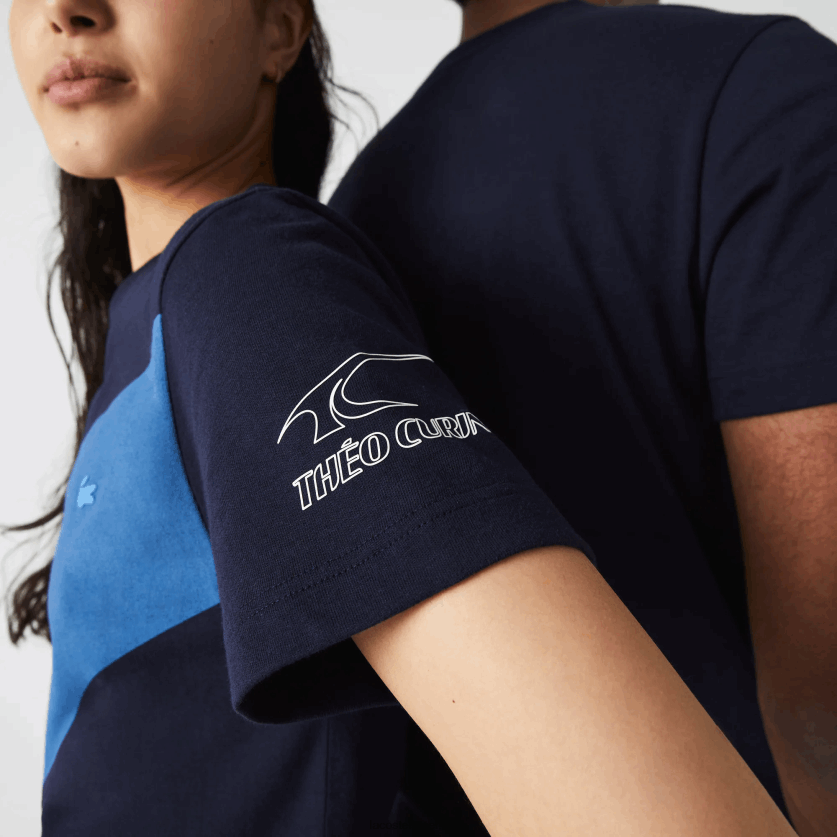 Lacoste sport x theo curin חולצת טריקו גרפית מג'רזי DZ4D0D944 כחול כהה לבן vll נשים - Image 4