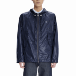 lacoste x a.p.c. מעיל ברדס ניילון עמיד במים DZ4D0D1310 כחול wgh גברים - Image 4