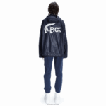 lacoste x a.p.c. מעיל ברדס ניילון עמיד במים DZ4D0D1310 כחול wgh גברים - Image 7